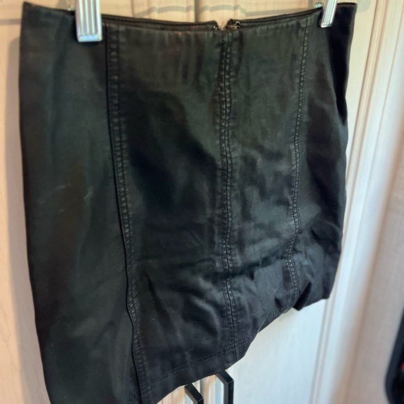 We the free | Modern Femme Faux Leather Mini Skirt in Black | size 2 - Picture 3 of 6